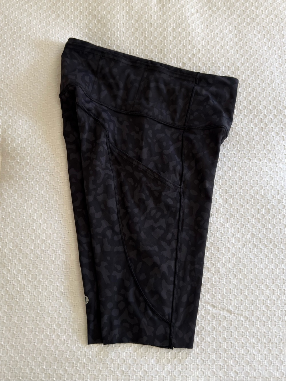 Lululemon Fast and Free Short 10” Leopard-Print High-Rise Bike Shorts Size 4 - Picture 8 of 8